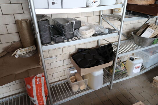 Div. Engangsservice, indpakning m.m. på reoler