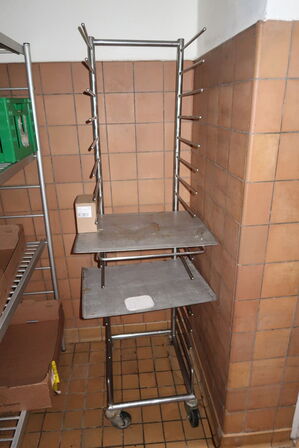 Stikvogn samt fødevarereol