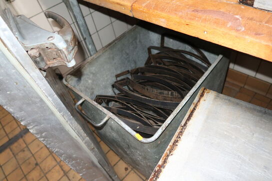 Rustfri opbevaring samt div. Bageplader