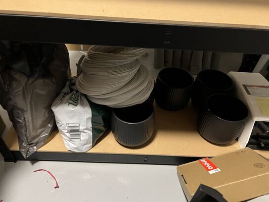 3+1 stålreoler inkl. div. indhold