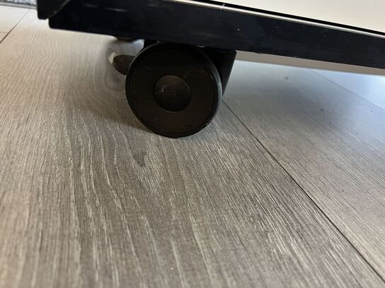 Reol/disk på hjul 179x118x41 cm (UDEN INDHOLD)