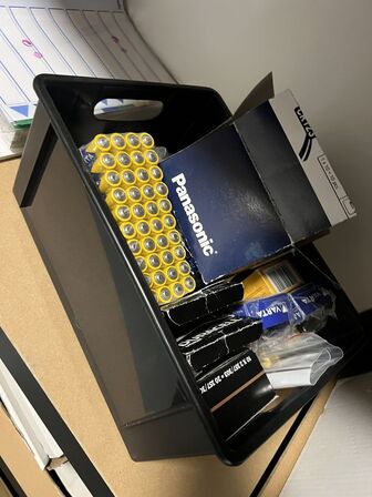 3+1 stålreoler inkl. div. indhold