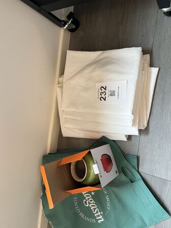 Duge samt LE CREUSET vase i grøn