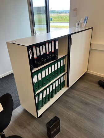 Reol/disk på hjul 179x118x41 cm (UDEN INDHOLD)