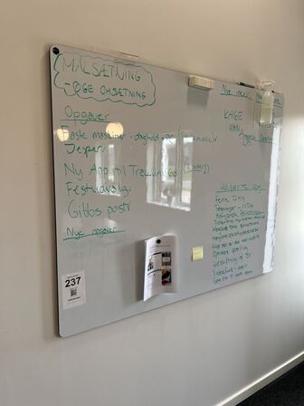 Whiteboard/tavle NAGA 150x117 cm