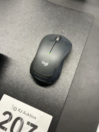 2 stk. NEOVO 27" skærme, tastatur, mus og dockingstation