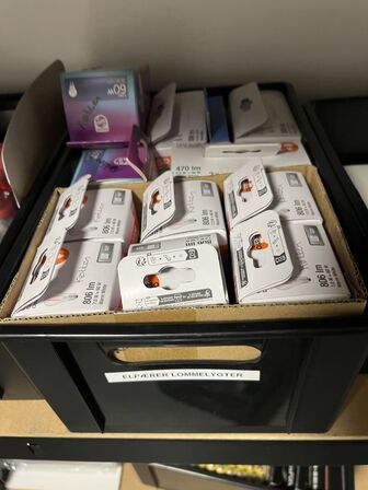 3+1 stålreoler inkl. div. indhold