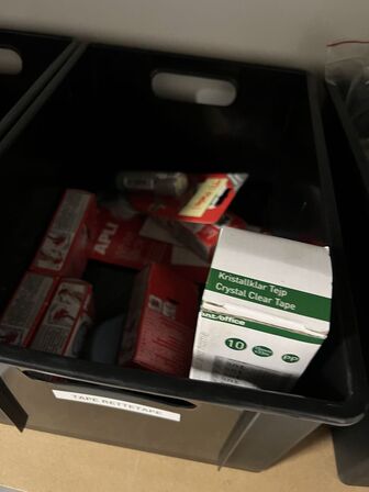 3+1 stålreoler inkl. div. indhold