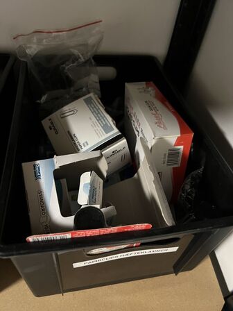 3+1 stålreoler inkl. div. indhold