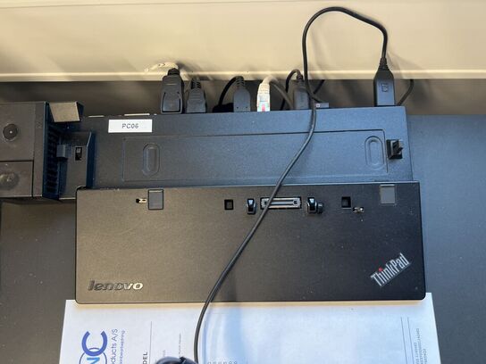 2 stk. NEOVO 27" skærme, tastatur, headset og dockingstation