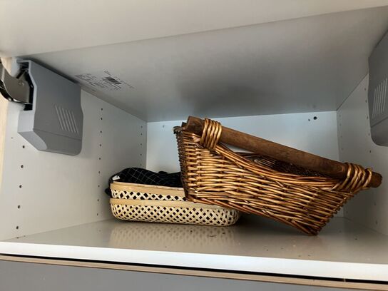 Alt indhold i skuffer og skabe