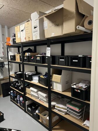 3+1 stålreoler inkl. div. indhold