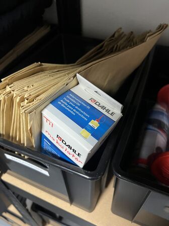 3+1 stålreoler inkl. div. indhold