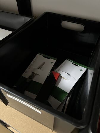 3+1 stålreoler inkl. div. indhold