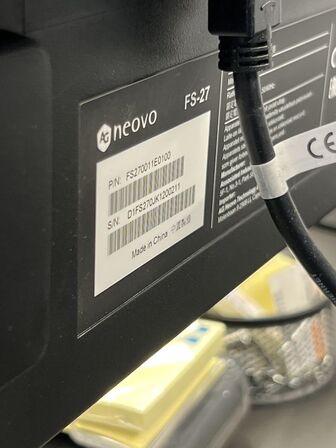 2 stk. NEOVO 27" skærme, tastatur, mus og dockingstation