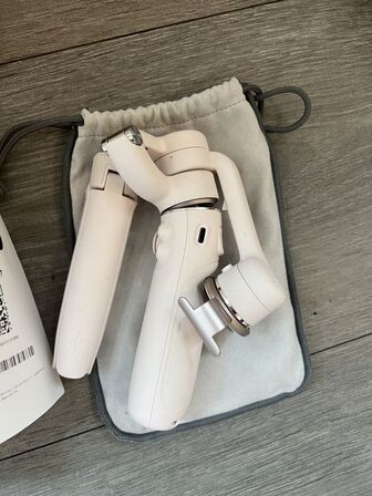 Gimbal til smartphone DJI OM 5 samt WOOFIT højttaler