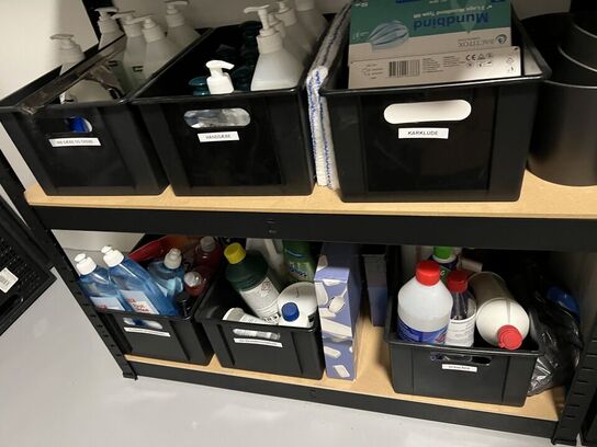 3+1 stålreoler inkl. div. indhold