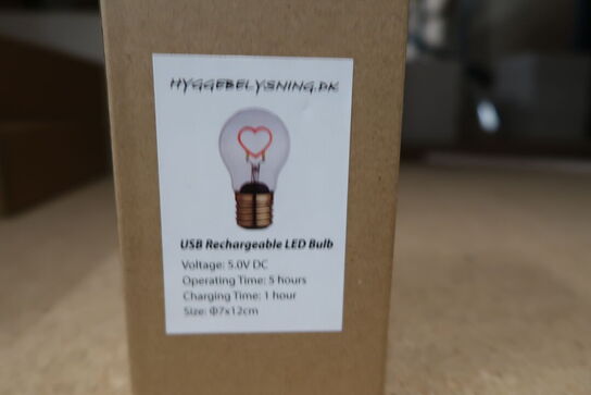 4 stk. HEART LED genopladelig - trådløs pære