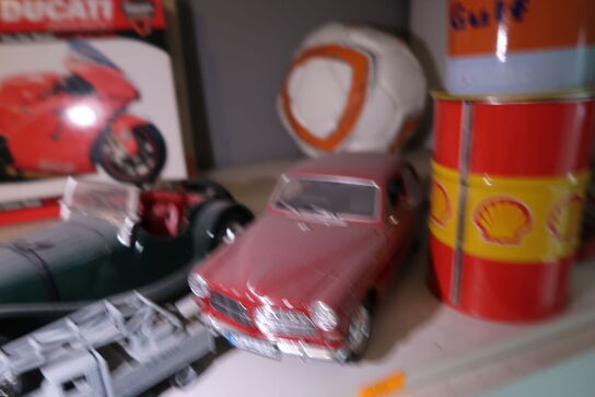 Div. Legetøjsbiler, motorcykel samt fjernstyretbil METABO