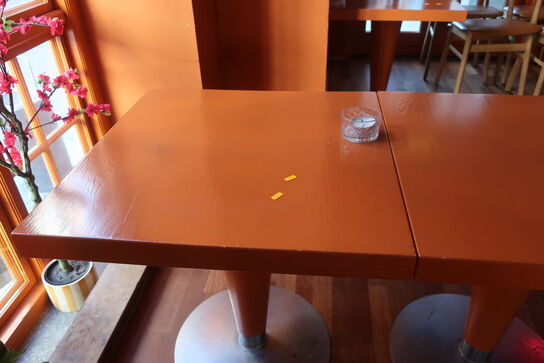 Cafébord i massiv eg (malet)
