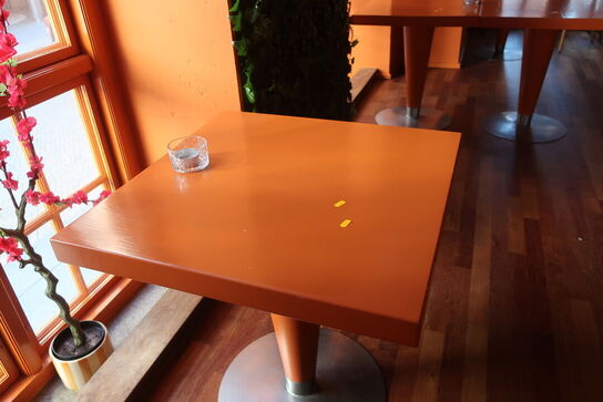 Cafébord i massiv eg (malet)