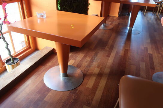 Cafébord i massiv eg (malet)