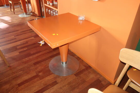 Cafébord i massiv eg (malet)