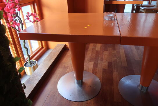Cafébord i massiv eg (malet)