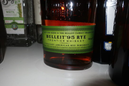 6 fl. Rom, whiskey m.m.