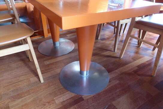 Cafébord i massiv eg (malet)
