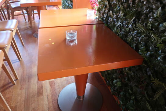 Cafébord i massiv eg (malet)
