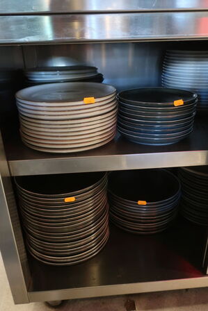 Div. Tallerkner DUST, IKEA (farvede)(de hvide medfølger ikke)