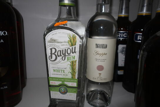 6 fl. Rom, whiskey m.m.