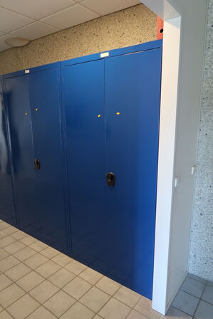 Stålskab uden indhold