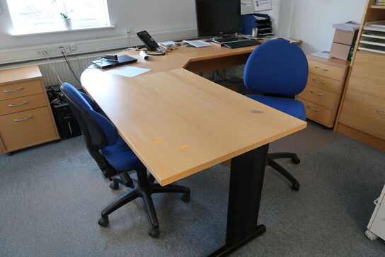 Skrivebord, kontorstole, reol, skabe, skuffemoduler RUMAS m.m.