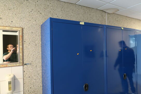 Stålskab uden indhold