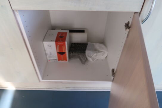 Mikrobølgeovn DAEWOO samt div. Køkkenservice