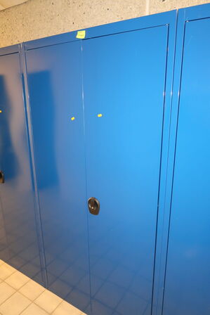 Stålskab uden indhold