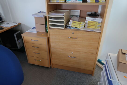 Skrivebord, kontorstole, reol, skabe, skuffemoduler RUMAS m.m.