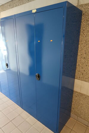 Stålskab uden indhold