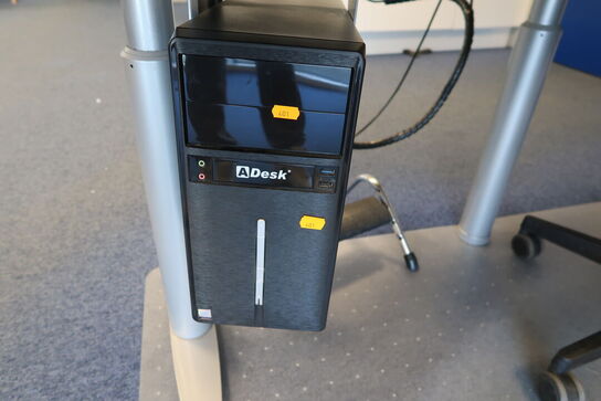 El. hæve/sænke skrivebord, computerskærm, computer, kontorstol m.m.