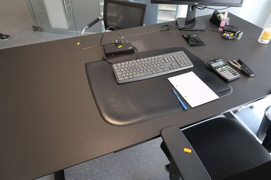 El. hæve/sænke skrivebord DENCON, kontorstol samt stol