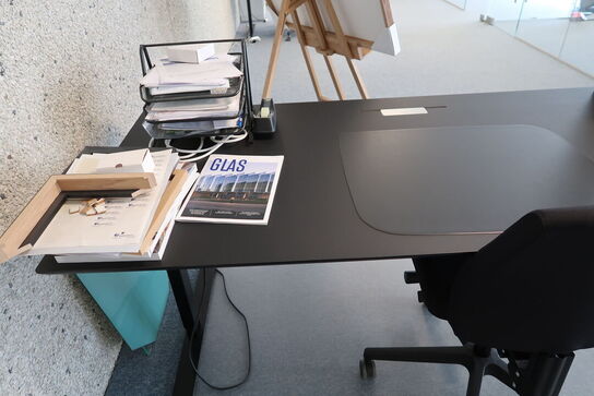 El. hæve/sænke skrivebord DENCO med kontorstol