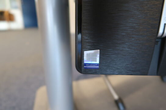 El. hæve/sænke skrivebord, computerskærm, computer, kontorstol m.m.