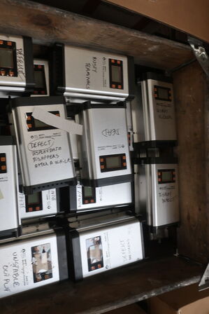 Palle med div. charge controllere GREEN ENERGY