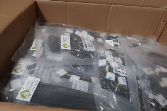 Palle med strips, tapepuder m.m.