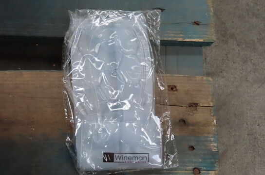 Kasse med diverse fryseelementer til vin