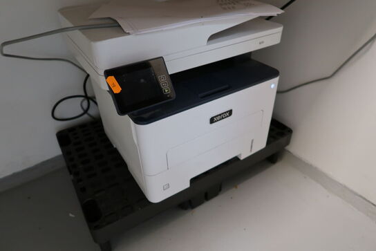 Kontorstol samt printer XEROX B235 og pengeskab