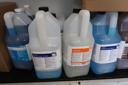 Stålskab med div. Rengøringsmidler