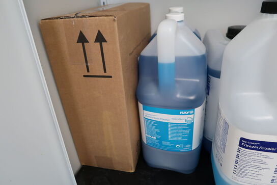 Stålskab med div. Rengøringsmidler